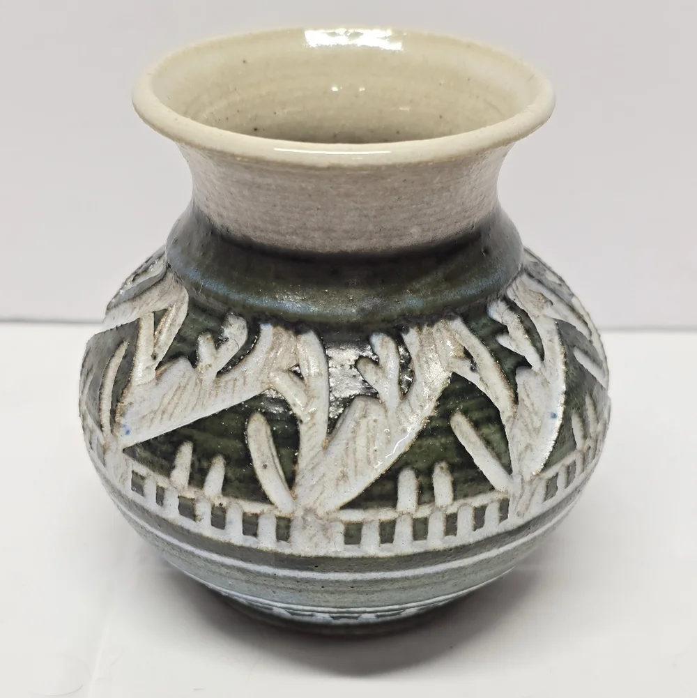 John Maccassey Stoneware Pottery New Zealand Cut Carved Green And Cream Vase - Picture 5 of 8